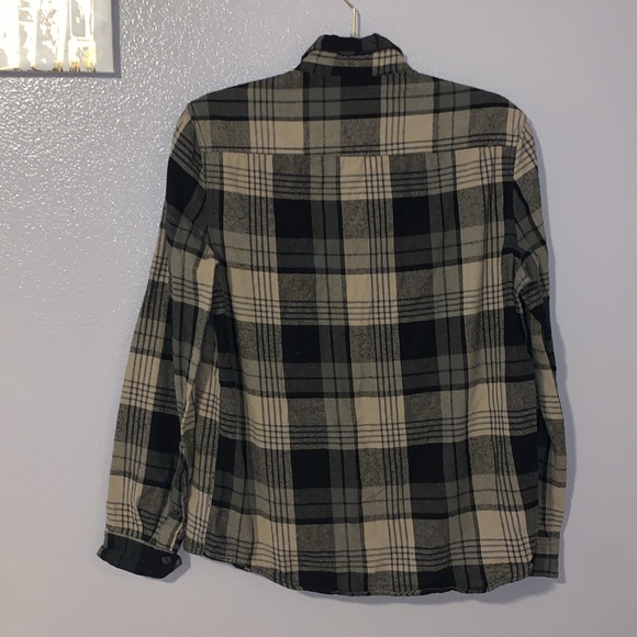 Great Northwest Clothing Company plaid long sleeve button Down flannel shirt - Picture 6 of 8